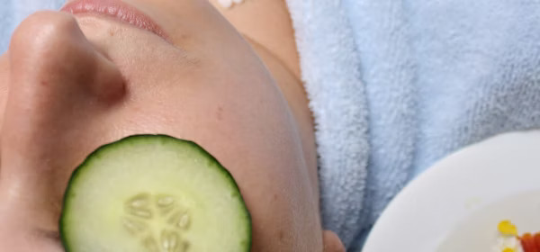 Relaxing facial treatment